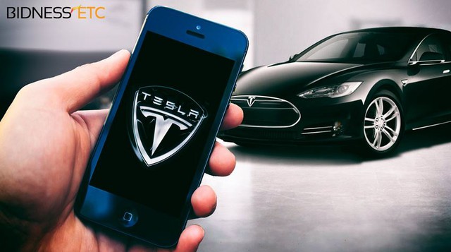 Giống iPhone và iPad, hệ điều hành của Tesla thường xuyên được cập nhật không dây.