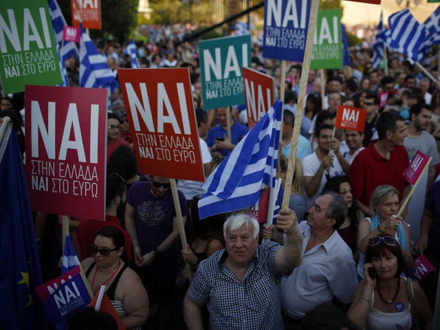 Greece demonstrators before referendum