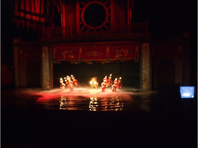 Một màn trình diễn múa rối nước

 