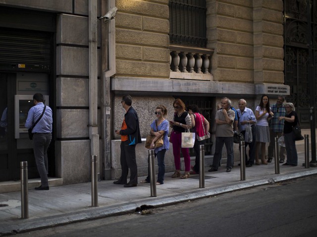 Greece referendum people at ATM