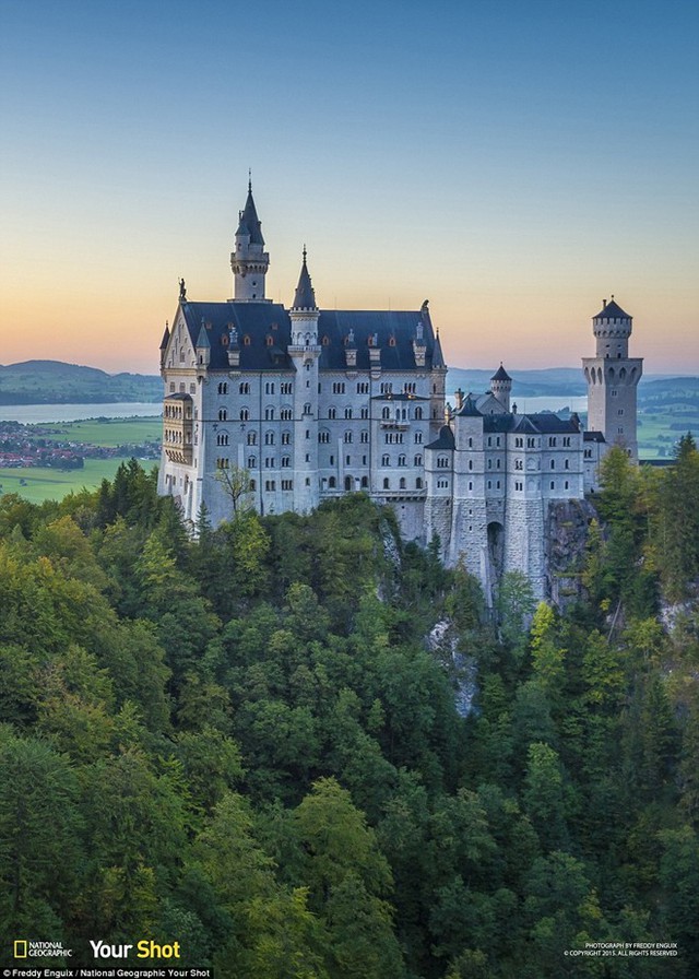 Lâu đài Neuschwanstein ở Đức là một trong số những lâu đài đẹp nhất thế giới.