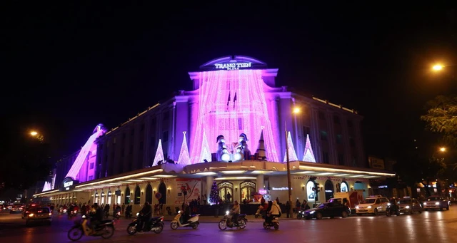 Sau 4 tháng sửa chữa, trung tâm thương mại Tràng Tiền Plaza đã chính thức mở cửa trở lại&nbsp;