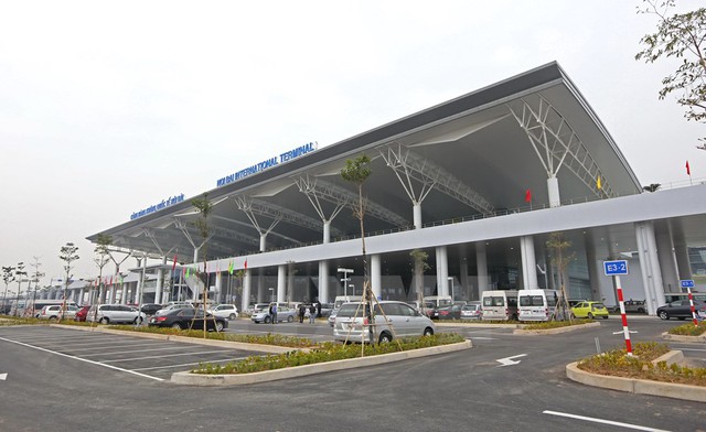Nhà ga T2 - Cảng Hàng không Quốc tế Nội Bài gồm 4 tầng, công suất đáp ứng 10 triệu lượt hành khách/năm. (Ảnh: Huy Hùng/TTXVN)