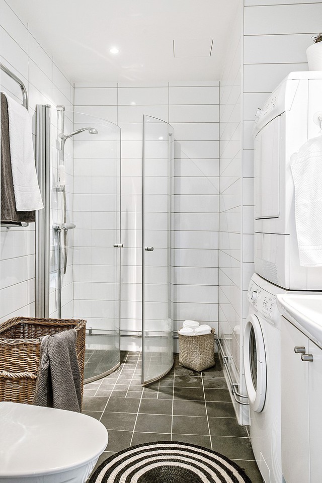 
Phòng tắm không gian trung thành với sự tối giản, sạch sẽ và tiện nghi không kém.

