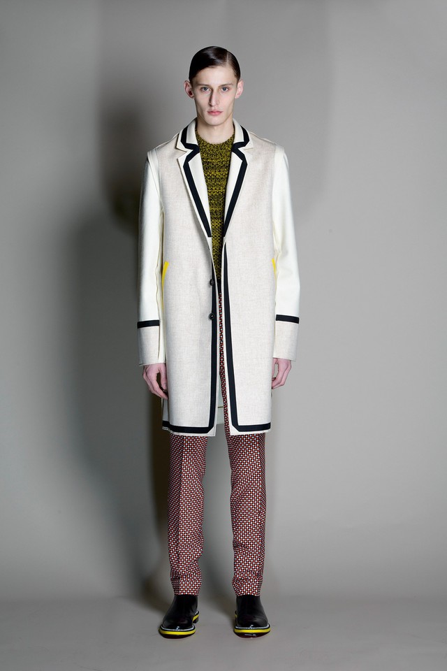  Có lẽ tới lúc này, bạn sẽ muốn xem lại tủ đồ của mình và kiểm tra các bộ suit được coi là investment (những bộ suit thực sự  được may bằng những chất liệu cao cấp). Bởi ngay các thương hiệu lớn còn làm vậy, tại sao chúng ta lại bỏ qua trang phục cần thiết của chúng ta một cách dễ dàng! 