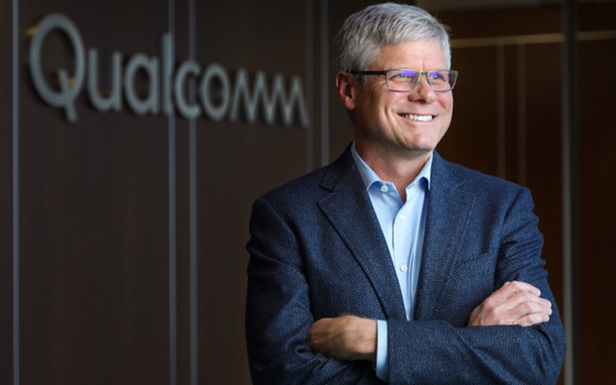 CEO Qualcomm từ chức sau chiến tranh với Apple