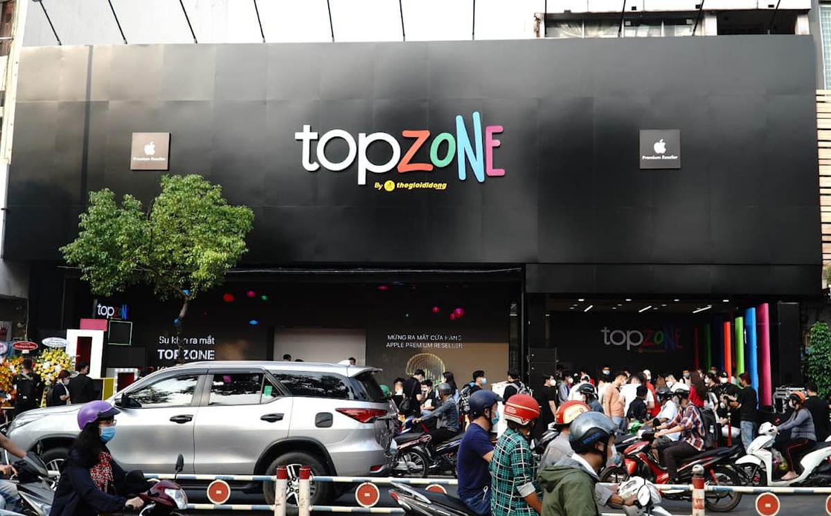 TopZone mở cửa hàng APR xịn sò thứ 2 tại TPHCM, chỉ 2 tháng sau cửa ...
