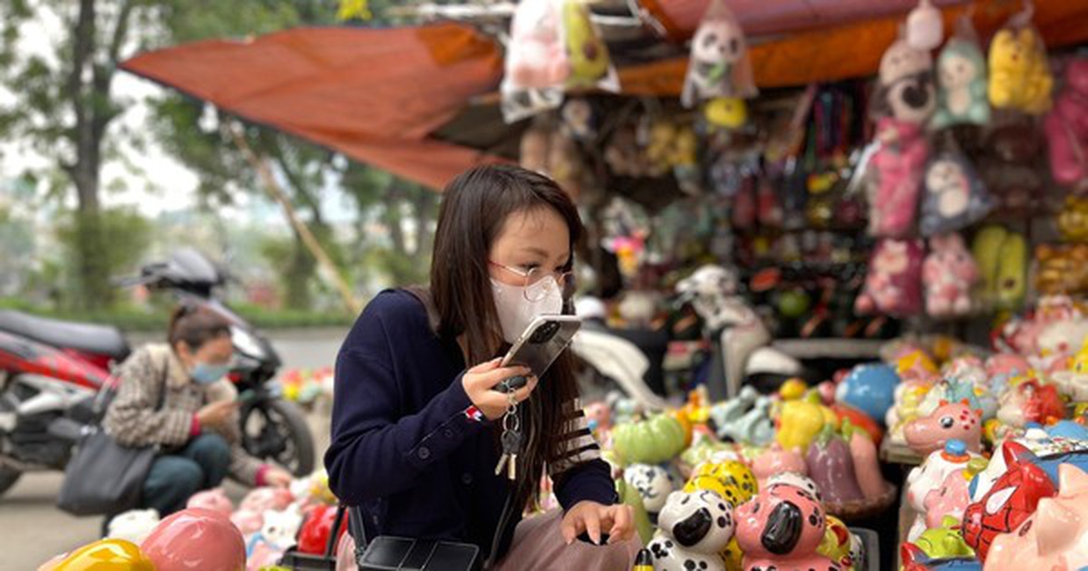 Mua rồng vàng, lợn đất lấy 'vía' may mắn cho năm mới