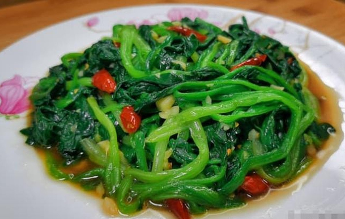 Rau bina vua rau xanh: Giàu axit folic , tốt cho xương và não bộ