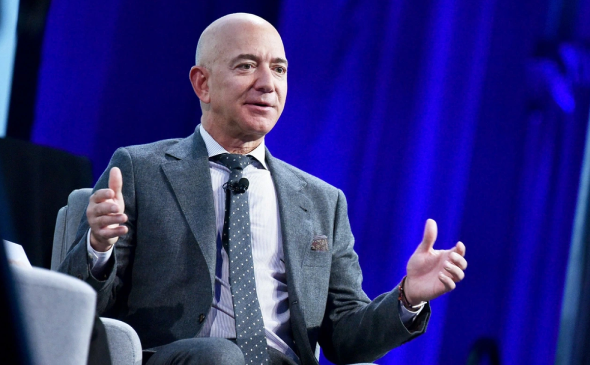 Vì sao tỷ phú Jeff Bezos và Bill Gates đều kiên nhẫn rửa bát mỗi tối?
