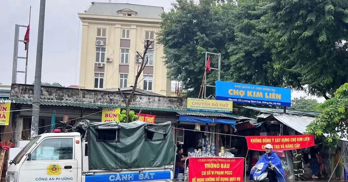 Chủ tịch Hà Nội yêu cầu bố trí kinh doanh tạm cho 200 tiểu thương chợ Kim Liên