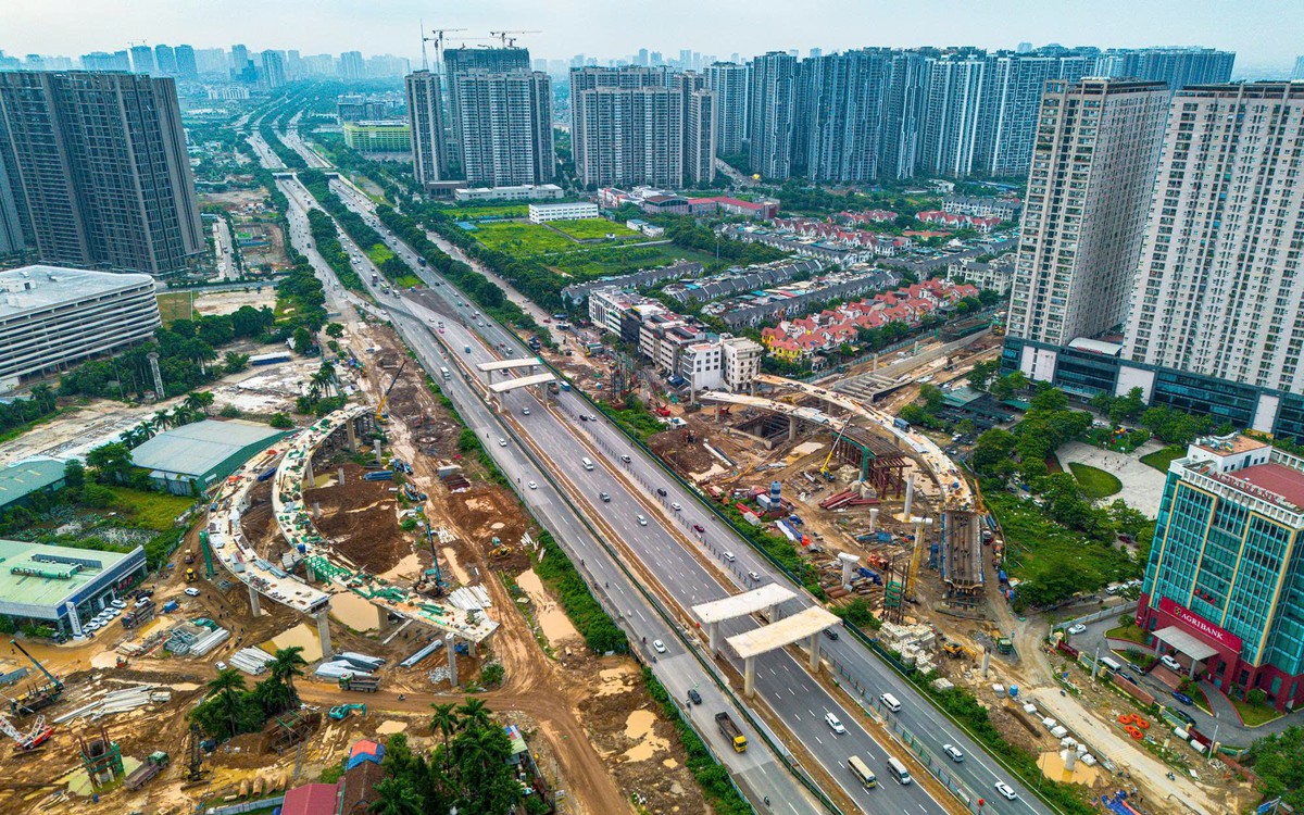 Đại lộ dài nhất Việt Nam với 16 làn xe, đẹp như Châu Âu...đang hình thành 1 nút giao thiết kế đặc biệt ngay sát siêu đô thị của tỷ phú Phạm Nhật Vượng