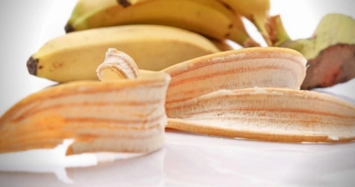 Bác sĩ giải đáp: Vỏ, lá chuối có tác dụng chữa bệnh gì?