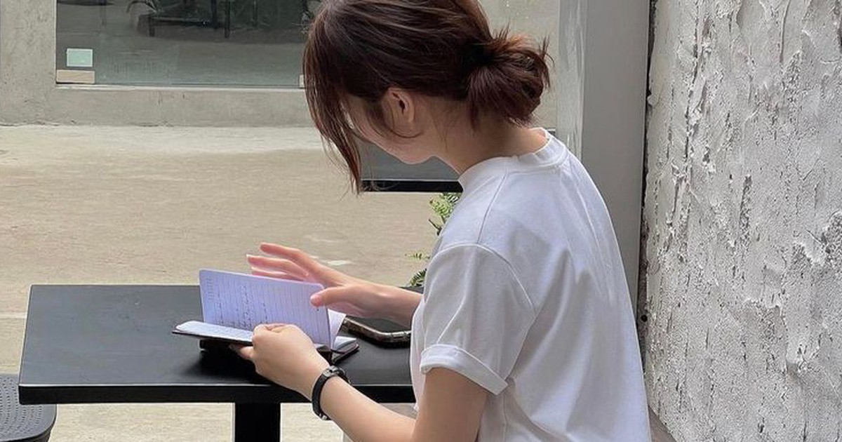 Mỗi tháng để dành vài triệu, nên mua vàng hay gửi ngân hàng?