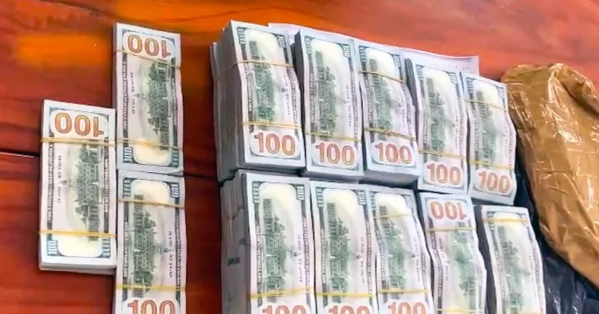 2 nhân viên ngân hàng "tiếp tay" cho đường dây vận chuyển 52 triệu USD qua biên giới