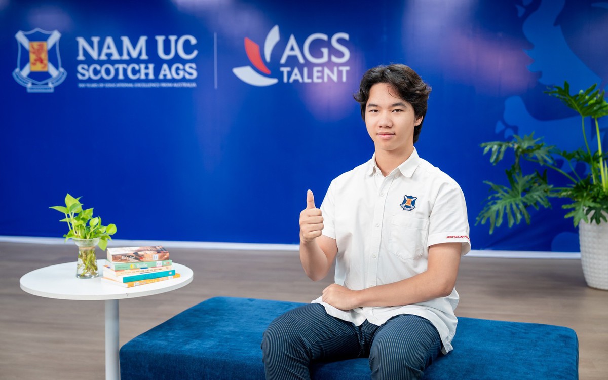 ‏Nam sinh giành thủ khoa hai môn sau bài học chậm lại để tìm lỗi‏