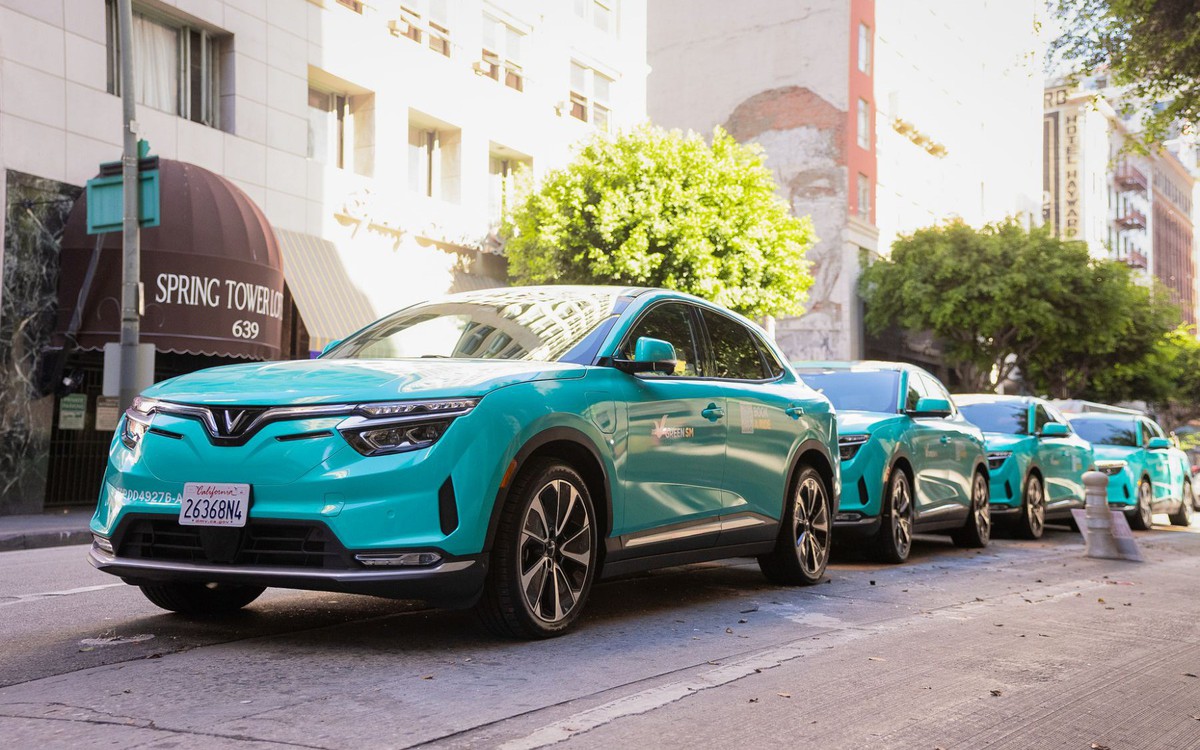 Dịch vụ taxi điện của ông Phạm Nhật Vượng chính...