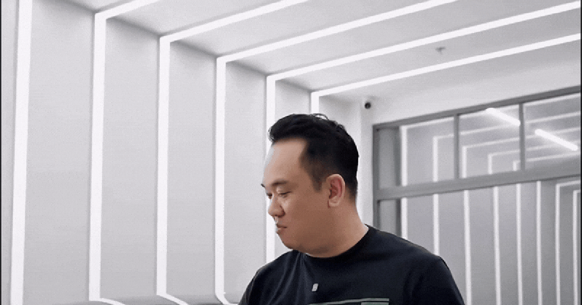 Mr. Xuân Hoàn là ai?