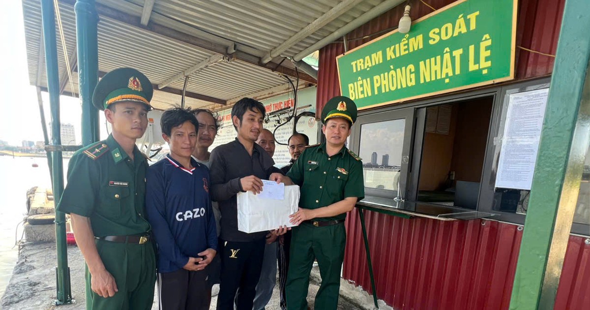Cháy tàu cá, 5 ngư dân ôm phao trôi dạt trên biển được cứu sống