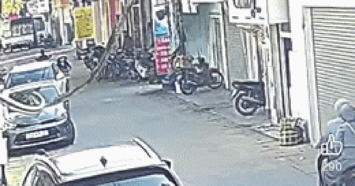 Nữ tài xế mở cửa ô tô khiến cụ bà ngã, xe máy tông trúng: Tình trạng của nạn nhân