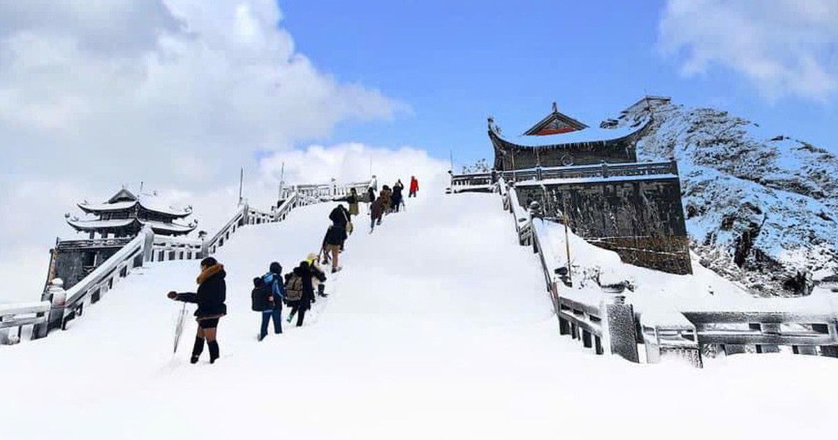 Chinh phục đỉnh núi cao 3.143 m ở Việt Nam, từng lạnh -8°C, mùa đông nhìn như một góc châu Âu