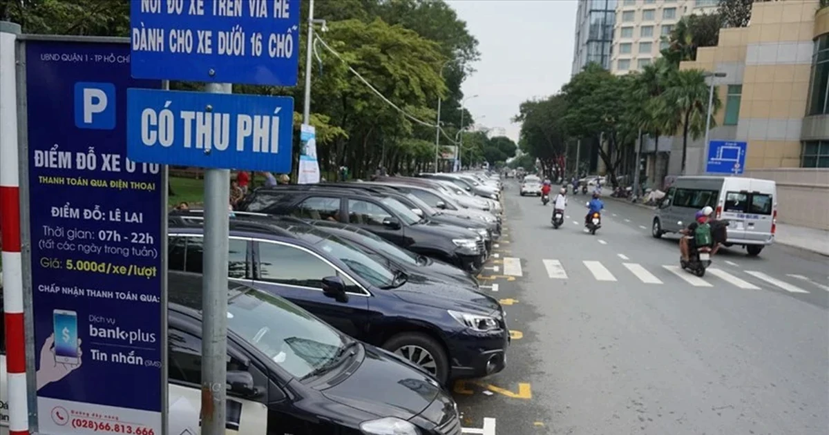 Hà Nội tăng giá trông giữ ô tô vỉa hè, chi phí "nuôi xe" sẽ ra sao?