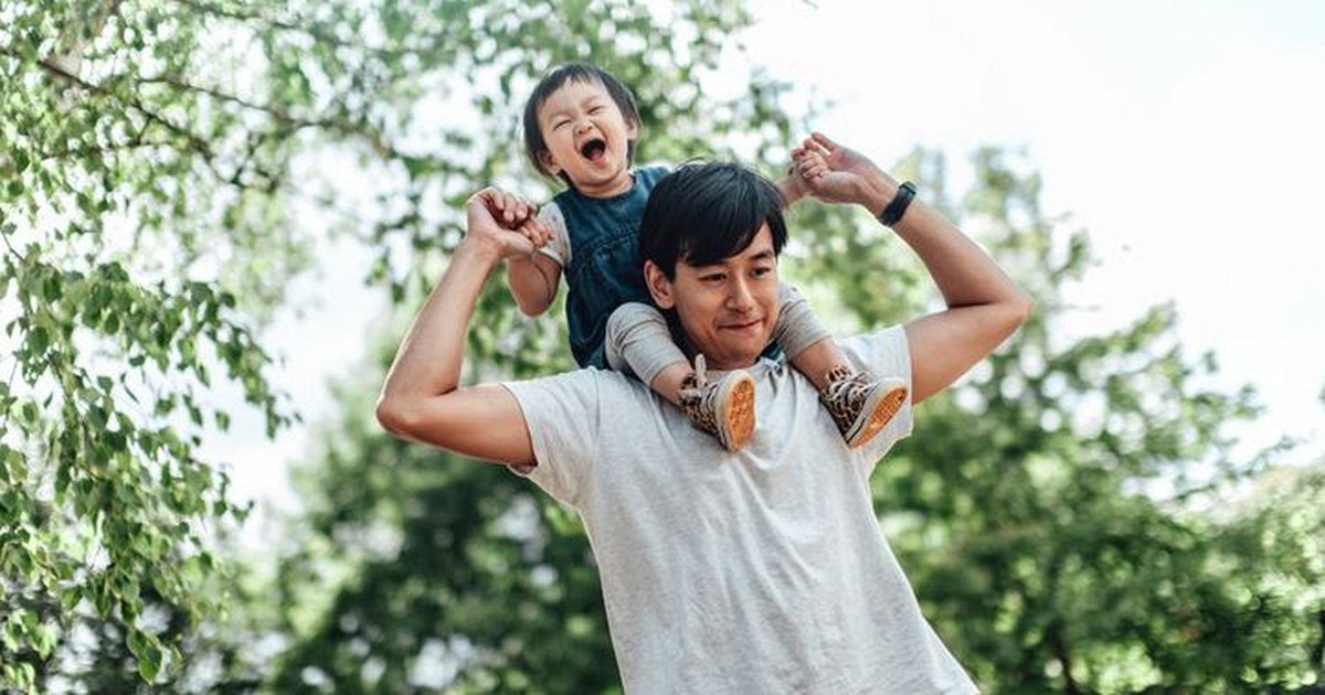 Những đứa trẻ lớn lên vẫn muốn gần gũi bố, phần lớn đều có người bố làm tốt 7 việc này