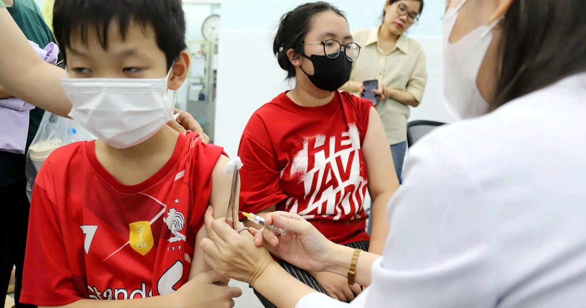 4 học sinh TPHCM mắc não mô cầu, phụ huynh cuống cuồng kiểm tra sổ tiêm chủng