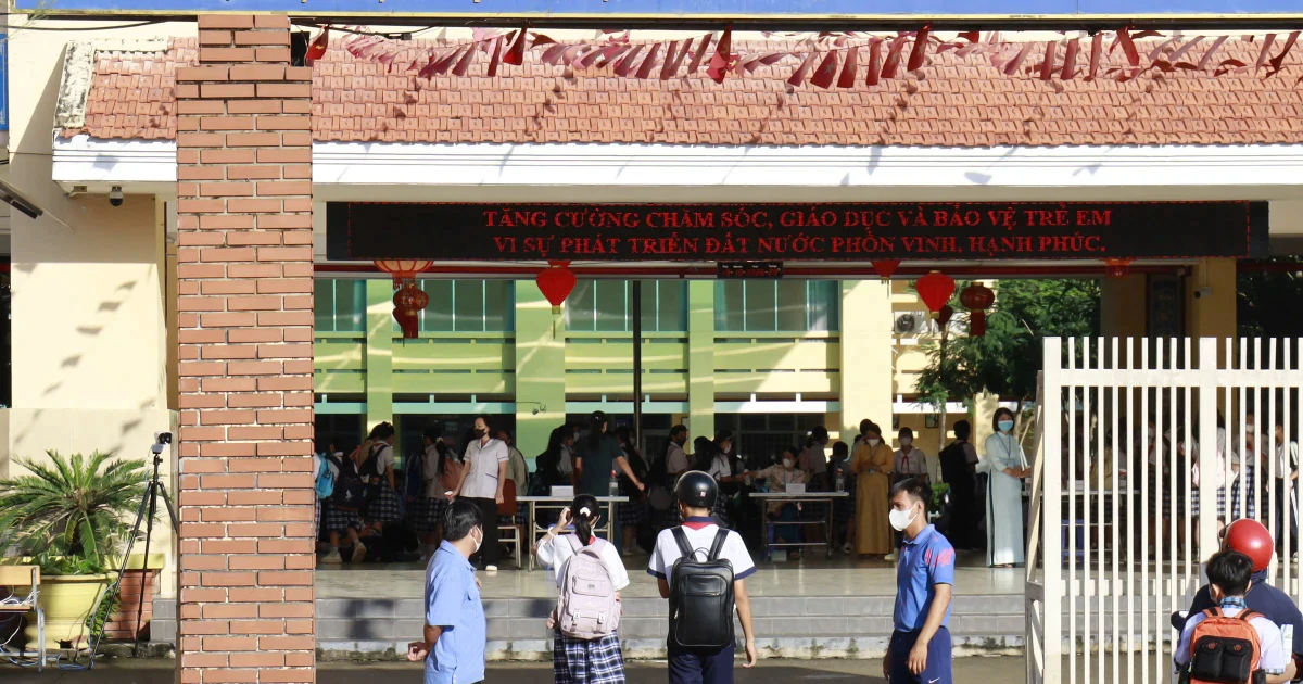 Vụ học sinh tử vong vì não mô cầu: Trường dừng bán trú, cấp kháng sinh cho hơn 2.000 người