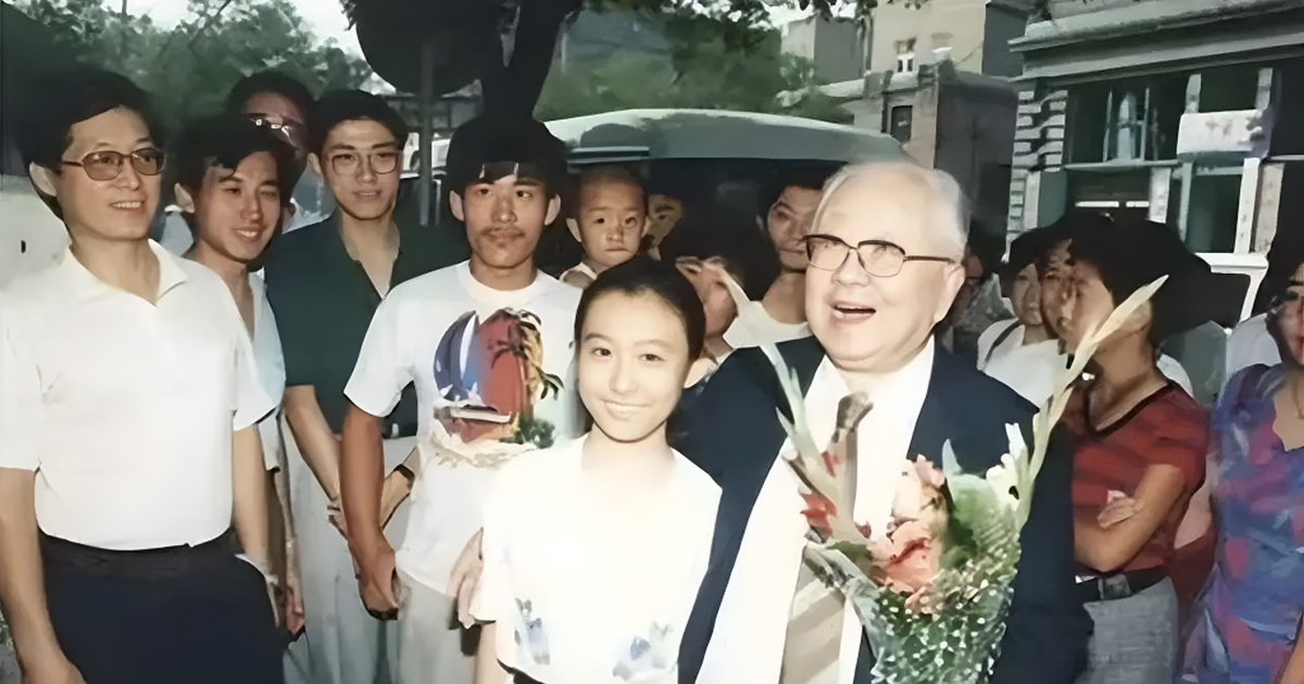 Cú trượt dài của nữ thần đồng từng xuất hiện trên đài truyền hình quốc gia, sau đó lại bỏ học và làm mẹ đơn thân