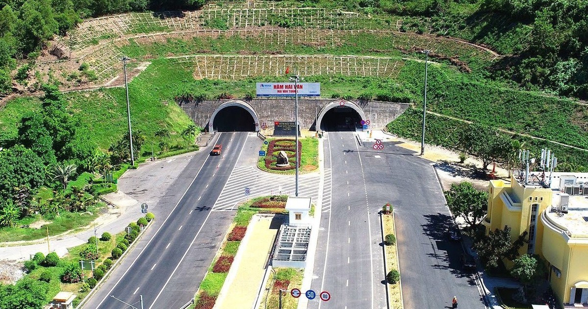 Huy động 100.000 m3 bê tông xây siêu hầm xuyên núi dài nhất Việt Nam: tổng vốn 3.000 tỷ đồng, rút ngắn thời gian di chuyển 1 giờ xuống còn 10 phút