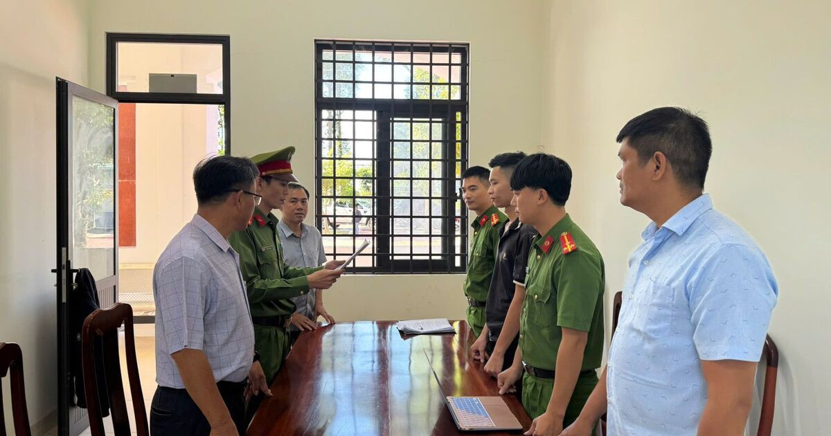 Bắt giam tài xế say xỉn lái xe tông công nhân môi trường ở Quảng Ngãi