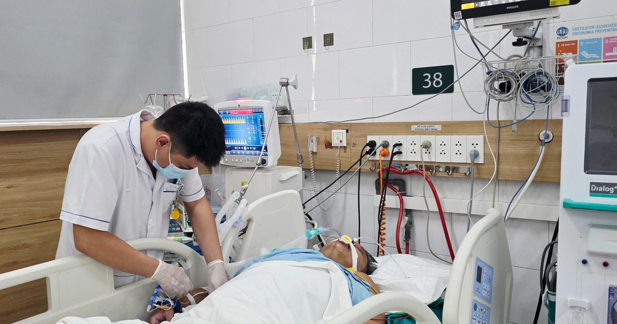 Giám đốc Bệnh viện Bạch Mai chỉ đạo hội chẩn toàn viện khẩn cấp, cứu chữa 7 nạn nhân ngộ độc khí clo