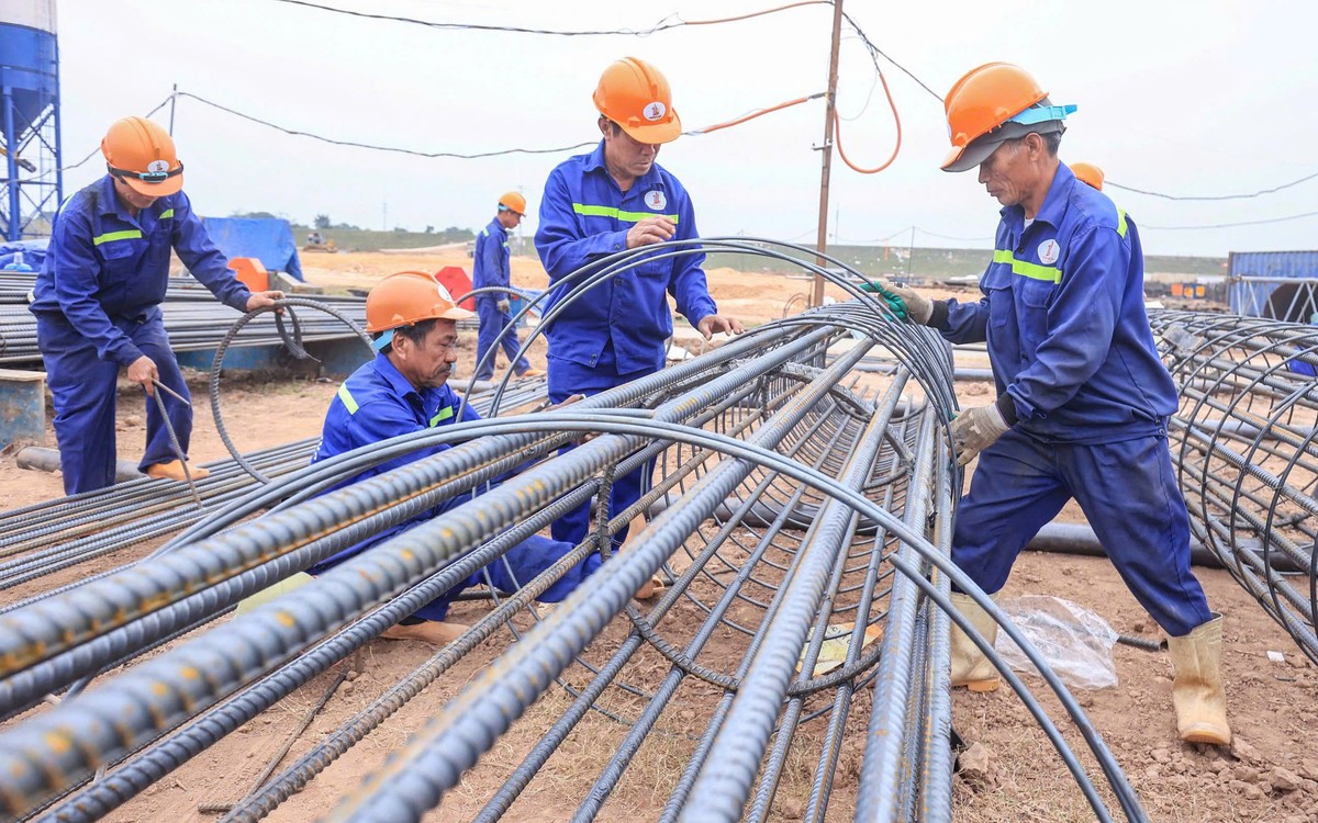 Giá nhân công xây dựng chạm mức 1 triệu đồng/cô...