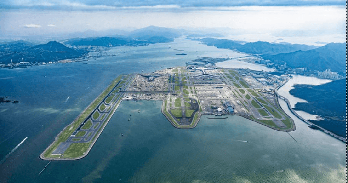 Một sân bay mở đường băng mới ngay trên biển, d...