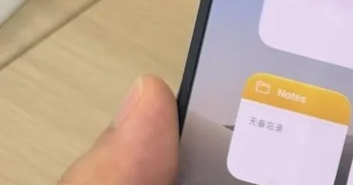 iPhone Duo vừa mở bán đã xuất hiện vết nứt màn hình sau vài giờ sử dụng, Apple lập tức đổi mới 1-1