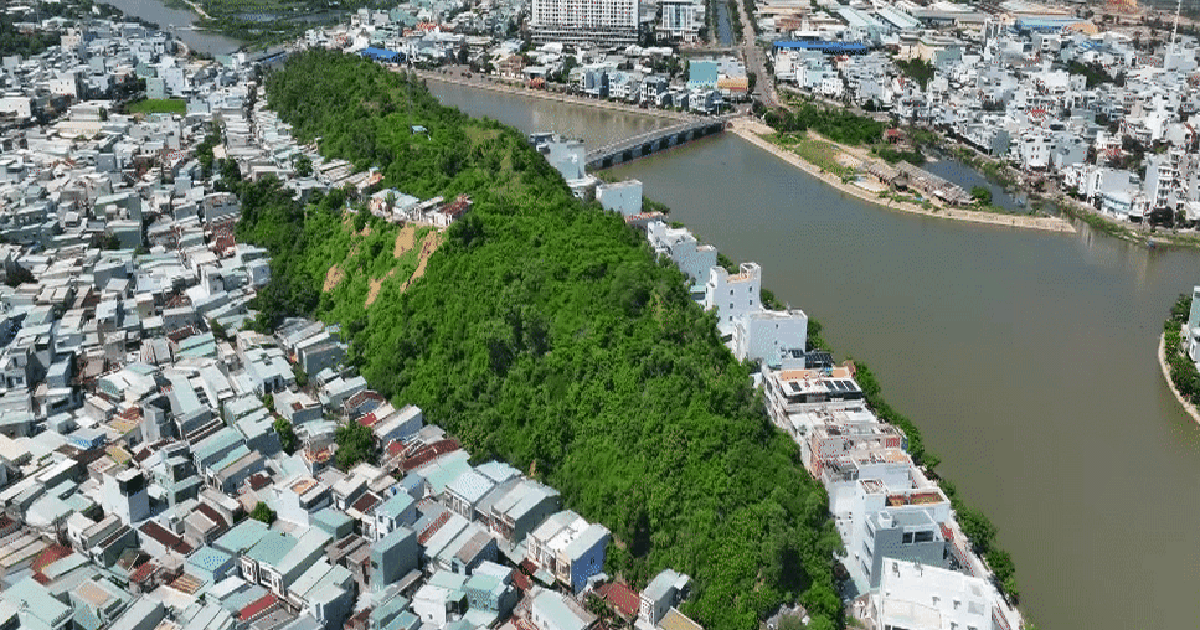 Ngọn núi cao hơn 40m giữa lòng đô thị được đề x...