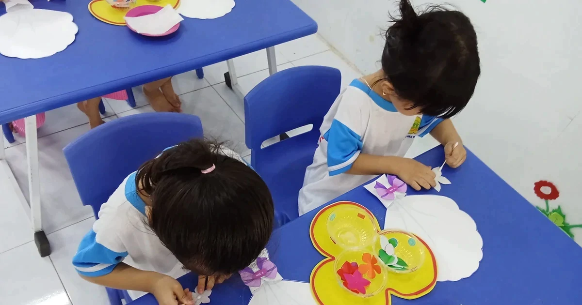 Bà nội lao vào lớp đánh, xé áo cô giáo mầm non