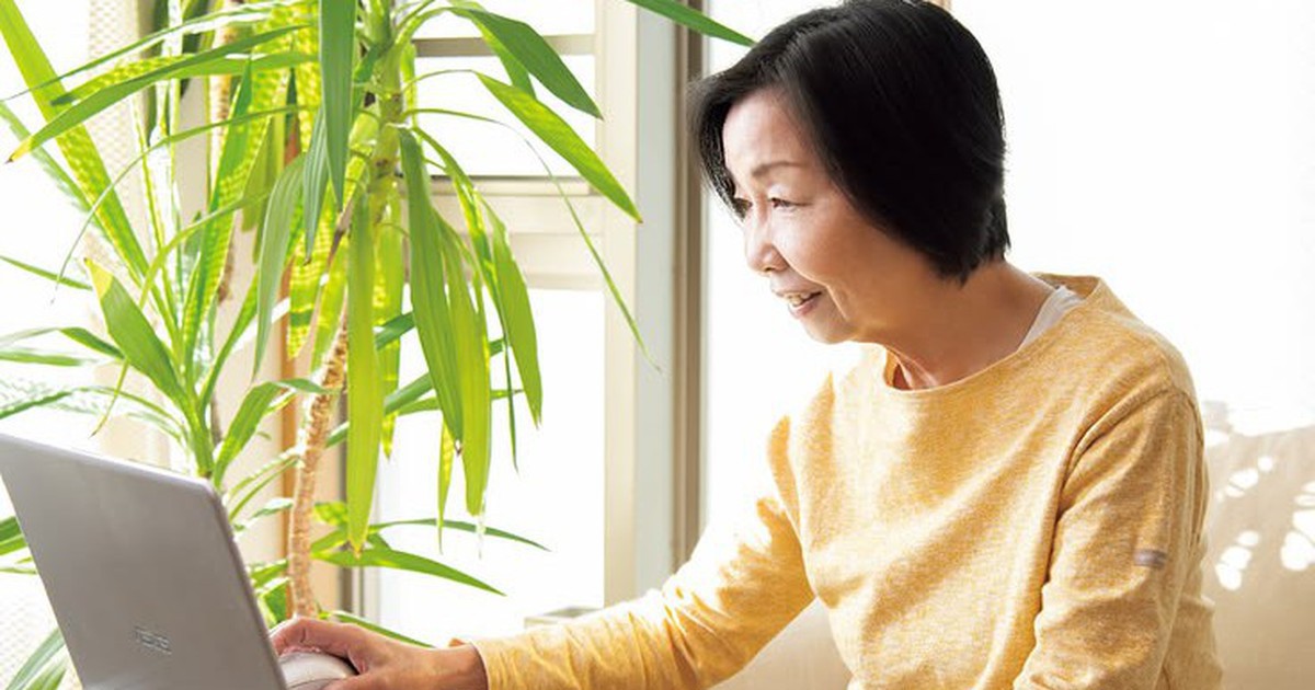 Nên gửi tiền online hay tại quầy: Người đang muốn gửi tiết kiệm nên để ý 4 điểm này