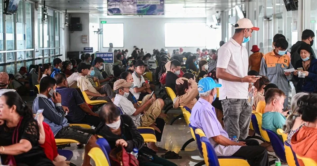 Bao giờ bệnh nhân ung thư hết rồng rắn đến 23 giờ đêm để... chụp chiếu?