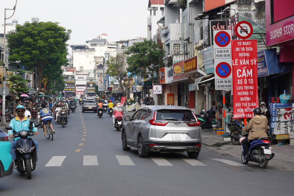 Điều chỉnh giao thông quanh sân bay Tân Sơn Nhất, nhiều tài xế ngỡ ngàng đi vào đường cấm
