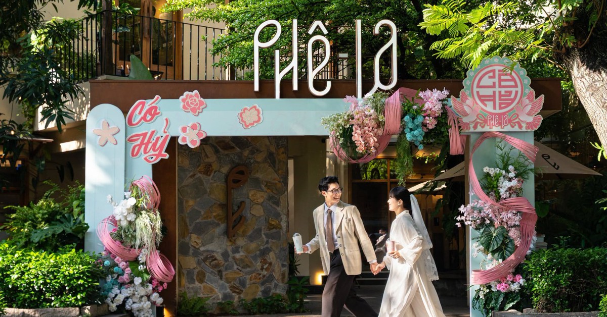 Phê La dựng rạp cưới, rước dâu bằng xích lô ở H...