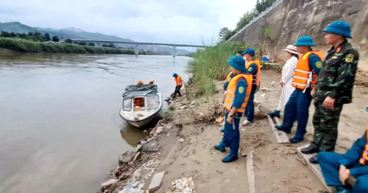Chìm thuyền trên sông Hồng, một kiểm lâm viên mất tích