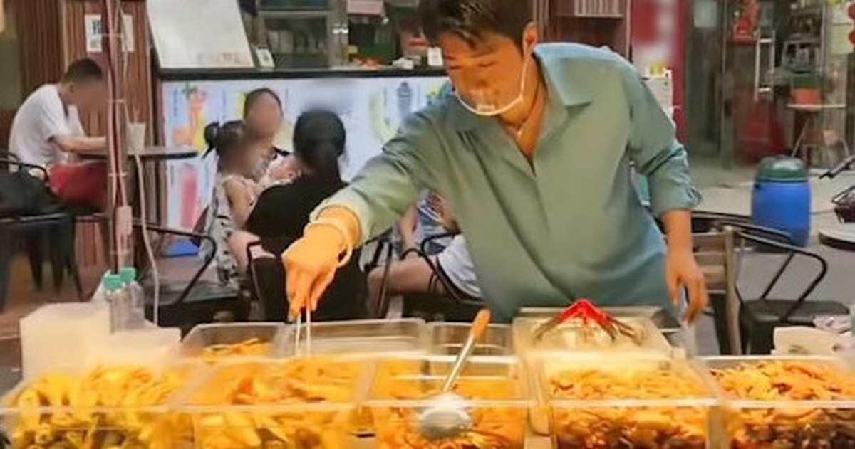 Nam diễn viên SN 1984 bán chân gà rút xương ở phố đi bộ, 3 năm mua 2 căn nhà