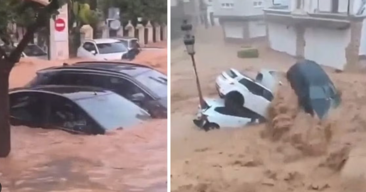 Ô tô trôi dạt, chất đống trên đường phố sau trận mưa lớn ở Tây Ban Nha