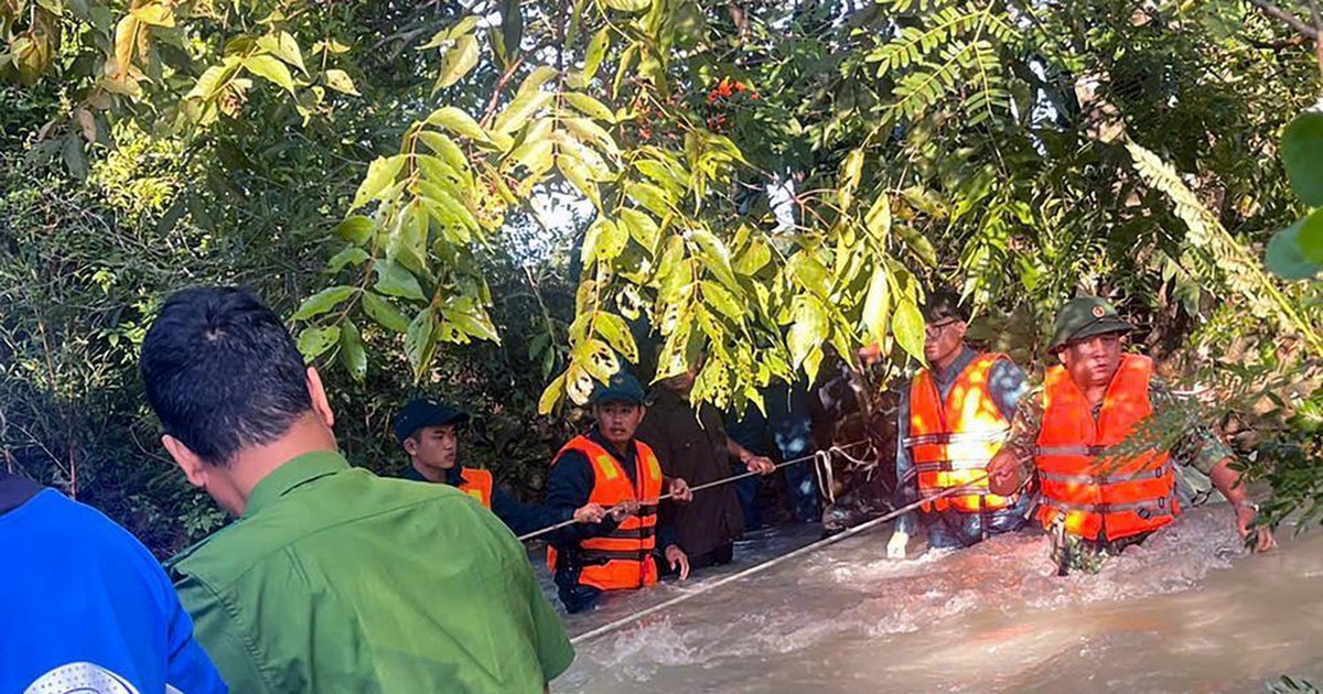 Lũ dữ ở Lâm Đồng cuốn trôi hai người đi cắm trại, một thanh niên tử vong
