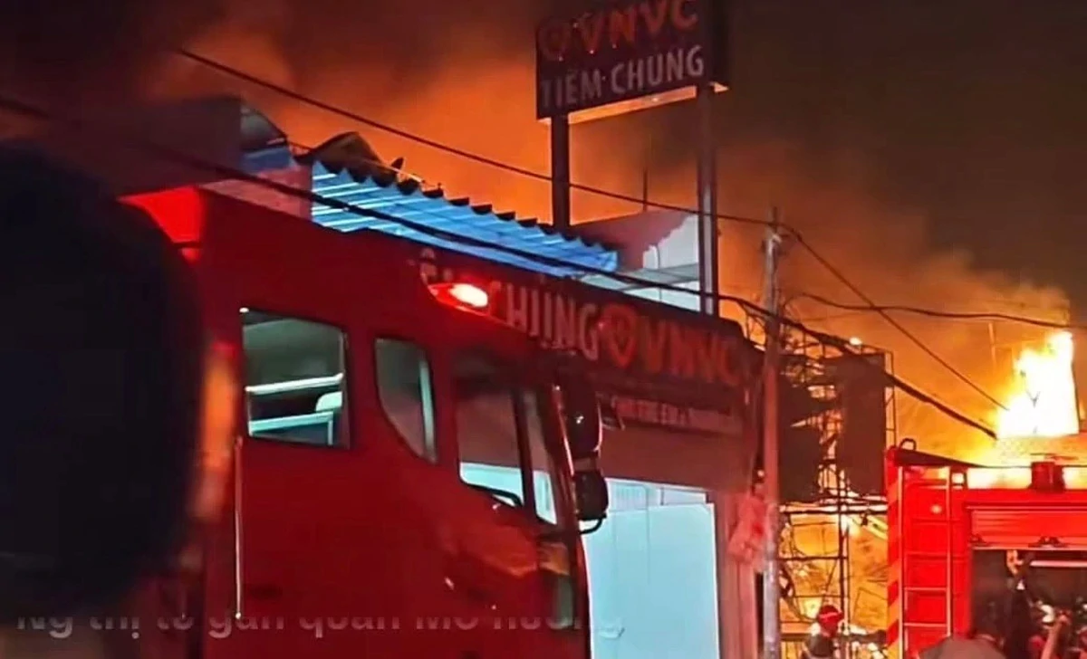 Tìm thấy thi thể nhân viên trong cửa hàng xe bị cháy ở TPHCM