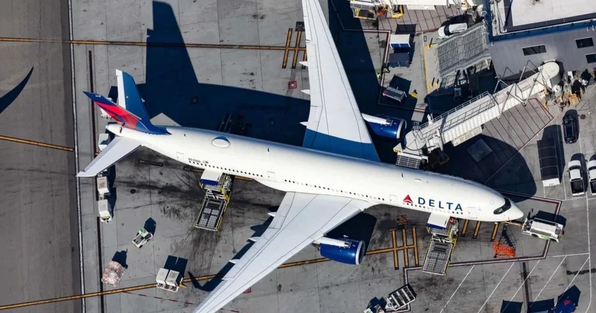 Máy bay Airbus 350 va chạm Boeing 777