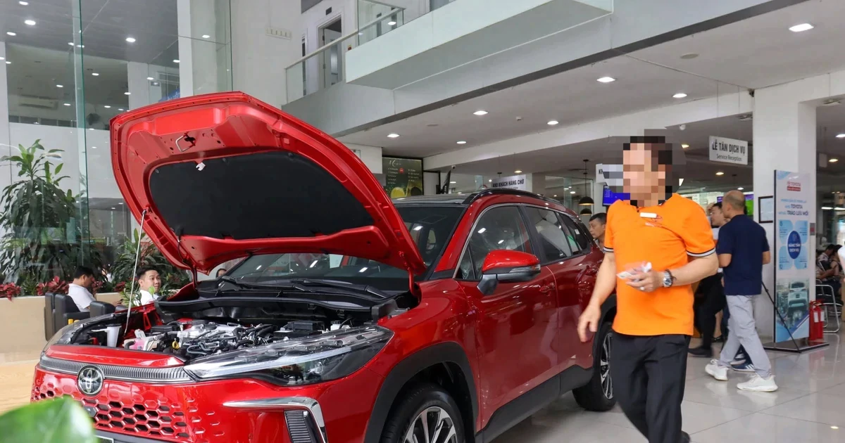 Khách vay mua ô tô "oằn mình" gánh lãi suất thả nổi gần 20%