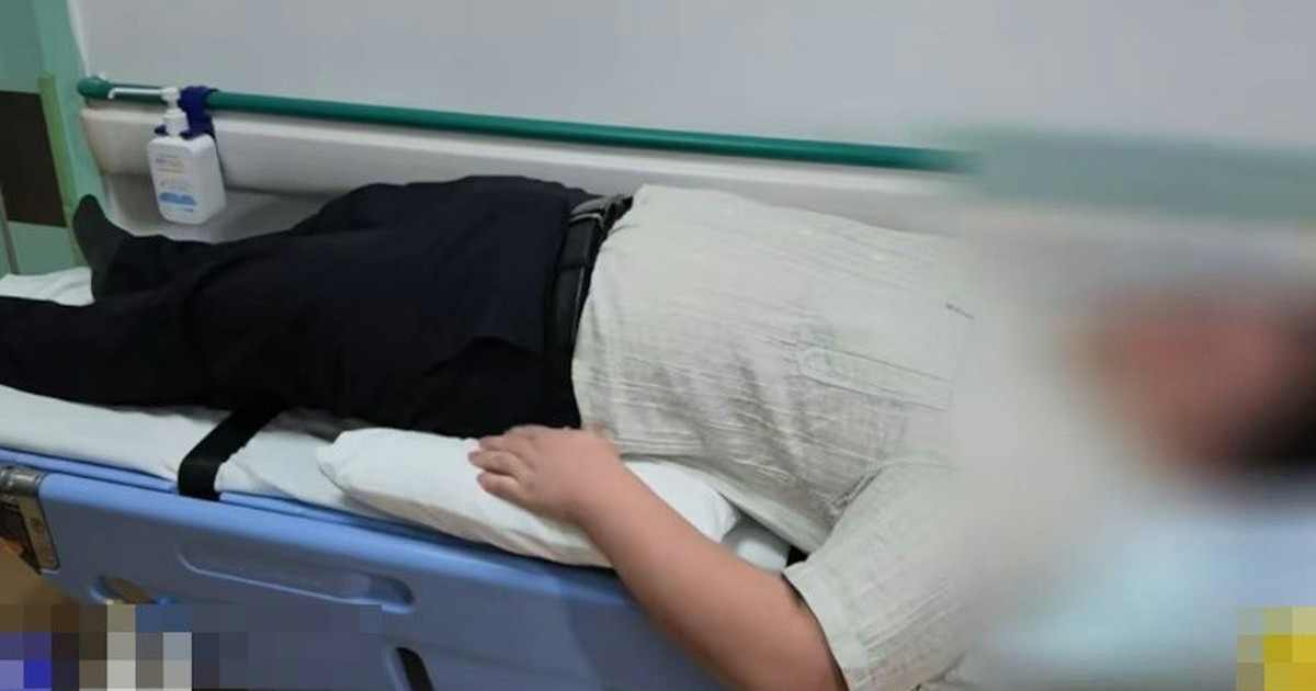 Bị đau lưng, người đàn ông kê gối khi ngủ, sáng hôm sau liệt hai chân: Bác sĩ lên tiếng cảnh báo